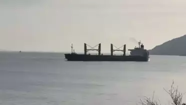 Çanakkale'de Dökme Yük Gemisi Karaya Oturdu