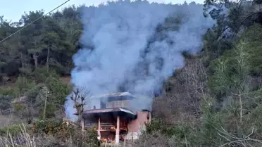 Kozan'da Yangın Yayla Evini Küle Çevirdi