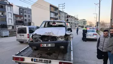 İnegöl'de TIR'a Çarpan Ehliyetsiz Sürücü Yaralandı