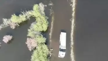 Söke'de TIR Şoförü Taşkın Sularından Kurtarıldı