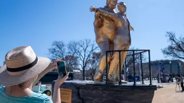 Trump'ı küplere bindirecek heykel! ABD'nin orta yerine diktiler