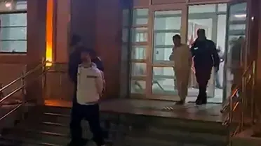 Adana'da Firari Aile Yangın Merdiveninde Yakalandı