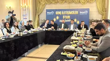 İstanbul'da iletişim fakültesi öğrencileri AK Parti'nin düzenlediği iftarda buluştu