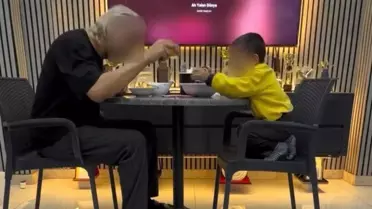 Baba, 3 Yaşındaki Oğlunu Alkol Masasına Oturttu