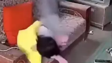 Küçük çocuğun elindeki telefon patladı