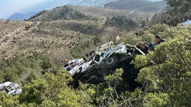 Mersin'de işçi servisi, uçurumdan yuvarlandı; 3 ölü, 12 yaralı