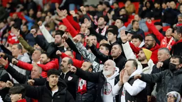 İspanyollarla dostluk rüzgarı! Samsun, Atatürk ve Pedro Sanchez tezahüratlarıyla inledi