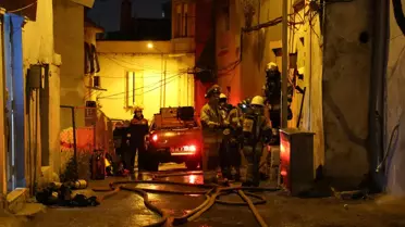 İzmir'de Yangın: 2 Katlı Ev Kullanılamaz Hale Geldi