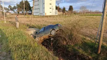 Bafra'da Otomobil Su Kanalına Düştü