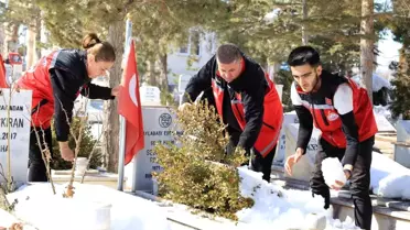 Şehit kabirleri bayram öncesi ziyaret ediliyor