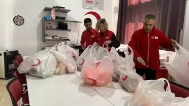 Kızılay'dan İhtiyaç Sahibi Çocuklara Bayramlık