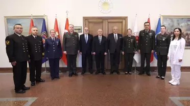 Bakan Güler Tıp Bayramı'nda Sağlık Personeli ile Buluştu