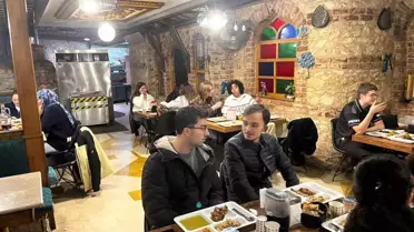 İstanbul'da Öğrencilere Ramazan İftarı