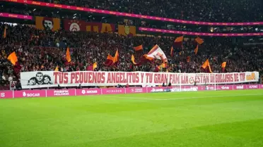 Galatasaray Taraftarından Torreira'ya Destek Pankartı