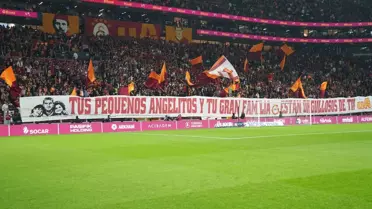 Galatasaray taraftarından, Lucas Torreira için özel pankart