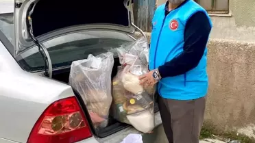 Yardımsever İmam-Hatip, Kapı Kapı Yardım Dağıtıyor