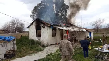 Kırıkhan'da müstakil ev alevlere teslim oldu