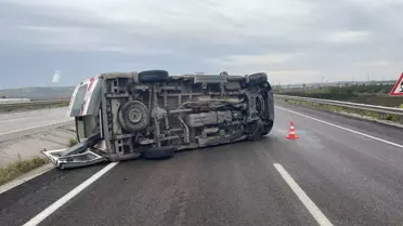 Ambulans Devrildi: 3 Sağlık Çalışanı Yaralandı