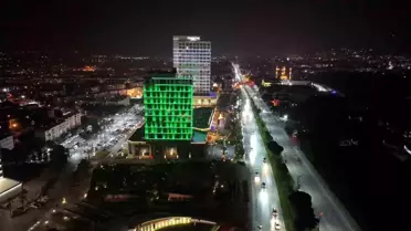 Manisa Büyükşehir Belediyesinden Tıp Bayramı'na özel ışıklandırma