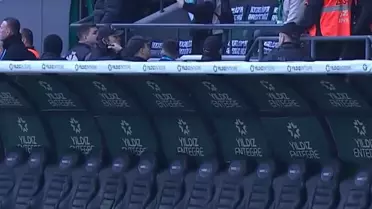 Süper Lig'de ilginç anlar! Rakip penaltı kazanınca tüm yedek kulübesi soyunma odasına gitti