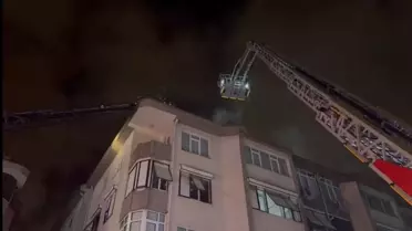 Üsküdar'da çatı yangını: Ekipler hızla müdahale etti