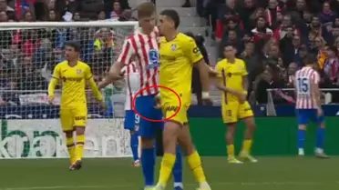 En sonunda bunu da gördük! Rakibinin cinsel organını avuçladı sonu kötü oldu