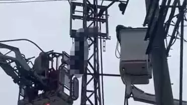 Hırsızlık için çıktığı elektrik direği sonu oldu