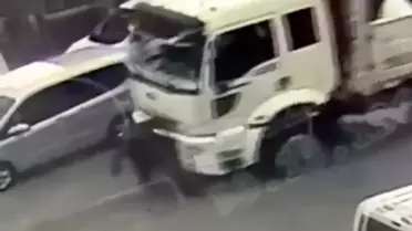 Tatvan'da Kamyonun Çarptığı Yaşlı Adam Ağır Yaralandı