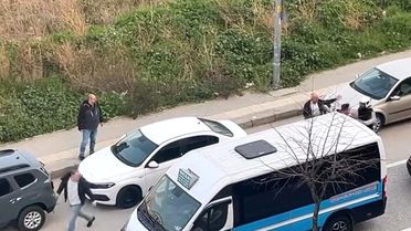 Bursa'da Motosiklet ve Otomobil Sürücüsü Arasında Kavga