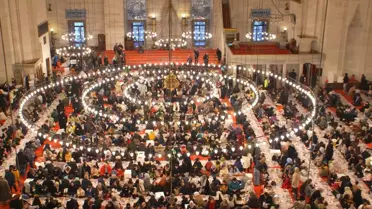 Süleymaniye'de 3 bin çocuk aynı sofrada iftar açtı