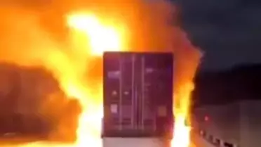 Çorlu Gişeleri'nde Tırda Yangın