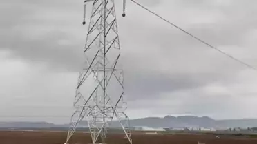 Yüksek Gerilim Hattında İp Cambazı Gibiler