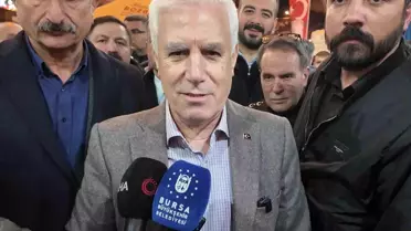 Başkan Bozbey sahurda vatandaşlarla buluştu, tarihi fırınlarda tahinli pide ve simit dağıttı