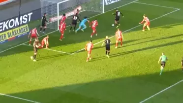 Boş kaleye gol atamadı