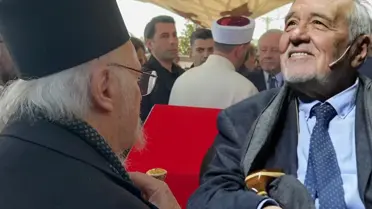 Fener Rum Patriği Bartholomeos, Ortaylı'nın tabutunun başında dua etti