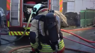 Fabrikadaki yangına müdahale eden itfaiye eri darbedildi