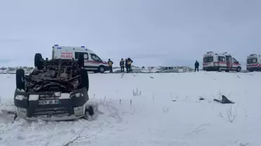 Kars'ta Minibüs Devrildi: 5 Yaralı