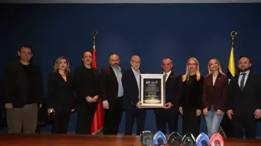 Fenerbahçe'ye Altın Şeref Bayrağı