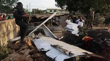 Gana'da Uçak Kazası: 2 Ölü