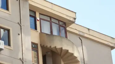 Kadıköy'de Dairede Yangın: 70 Yaşındaki Kadın Hastaneye Kaldırıldı