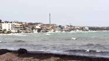 Kuzey Ege'de Fırtına Uyarısı