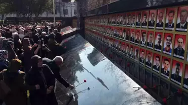 Şehit annelerinin evlat özlemi yürekleri dağladı: Fotoğraflarına bakıp dua ettiler