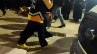 Ulu Camii'de Baygınlık Geçiren Kadına Yardım