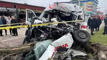 Ambulans-Kamyon Kazası: 1 Ölü, 3 Yaralı