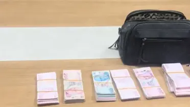 Duyarlı Muhtarlar, Yolda Bulunan 176 Bin Liralık Çantayı Sahibine Ulaştırdı