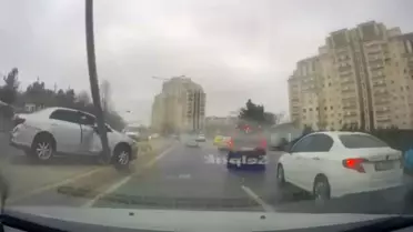 Ataşehir'de Kontrolden Çıkan Araç Elektrik Direğini Devirdi