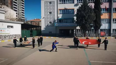İlkokul öğrencileri Çanakkale şehitlerini özel koreografi ile andı