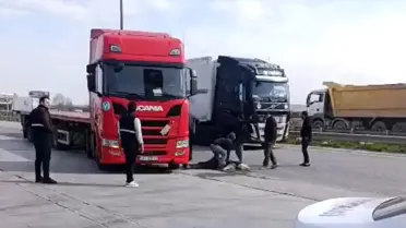 Edirne'de Tır Şoförü Seyir Halinde Fenalaştı