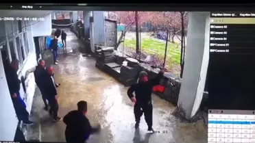 Uludere'de Muhtarlık Ofisini Su Bastı