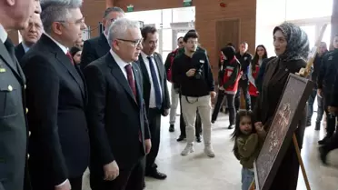 Şehit ve gazi yakınlarının yaptığı el emeği tablolar sergilendi
